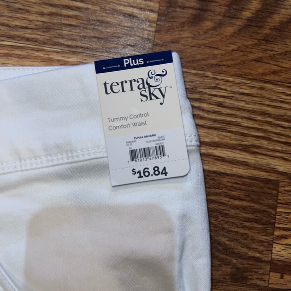 Terra & Sky tummy control comfort waist capri. NWT - Picture 2 of 4